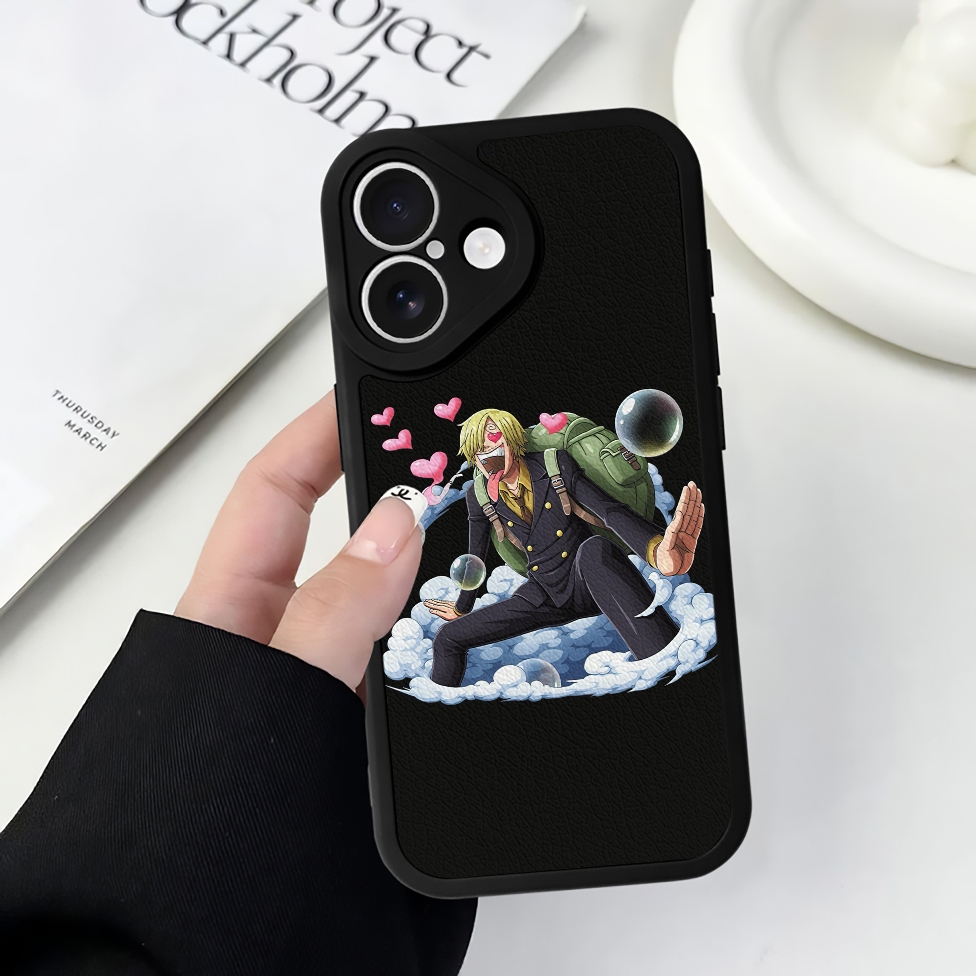 （画像用） ワンピース サンジ ONE PIECE Sanji 【iPhone 16シリーズ対応】シリコンスマホケース（レザー調） 材質：シリコン